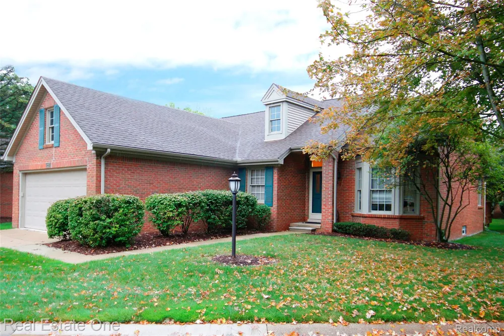 1227 Valley Circle Rochester Hills City, MI 48309