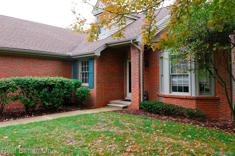1227 Valley Circle Rochester Hills City, MI 48309