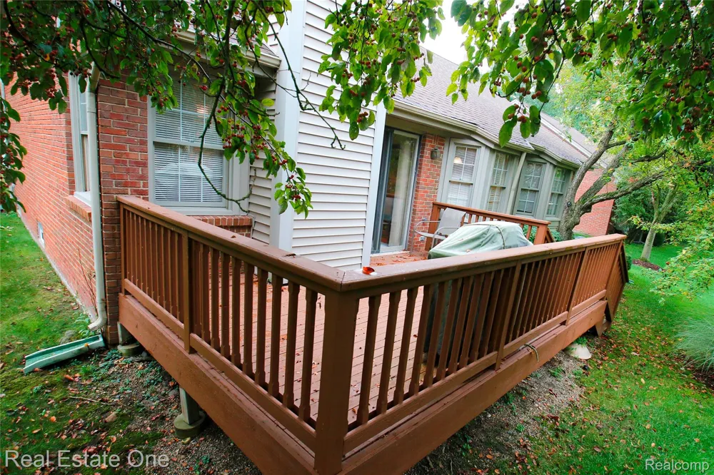 1227 Valley Circle Rochester Hills City, MI 48309