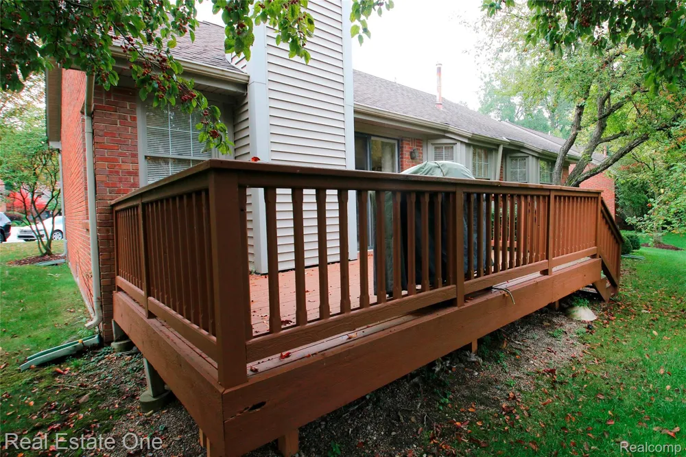 1227 Valley Circle Rochester Hills City, MI 48309