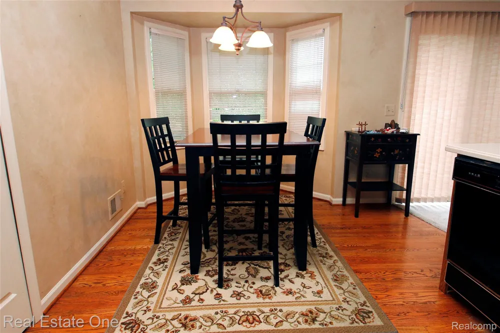 1227 Valley Circle Rochester Hills City, MI 48309
