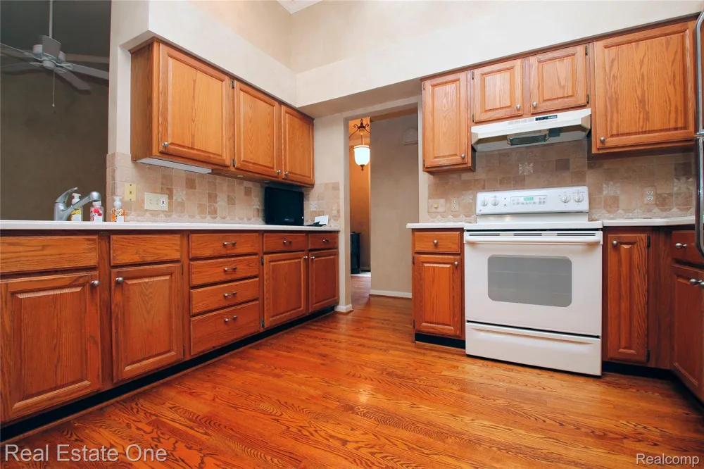 1227 Valley Circle Rochester Hills City, MI 48309
