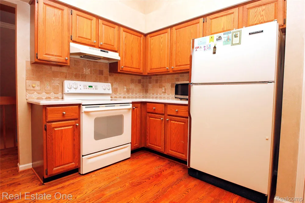 1227 Valley Circle Rochester Hills City, MI 48309