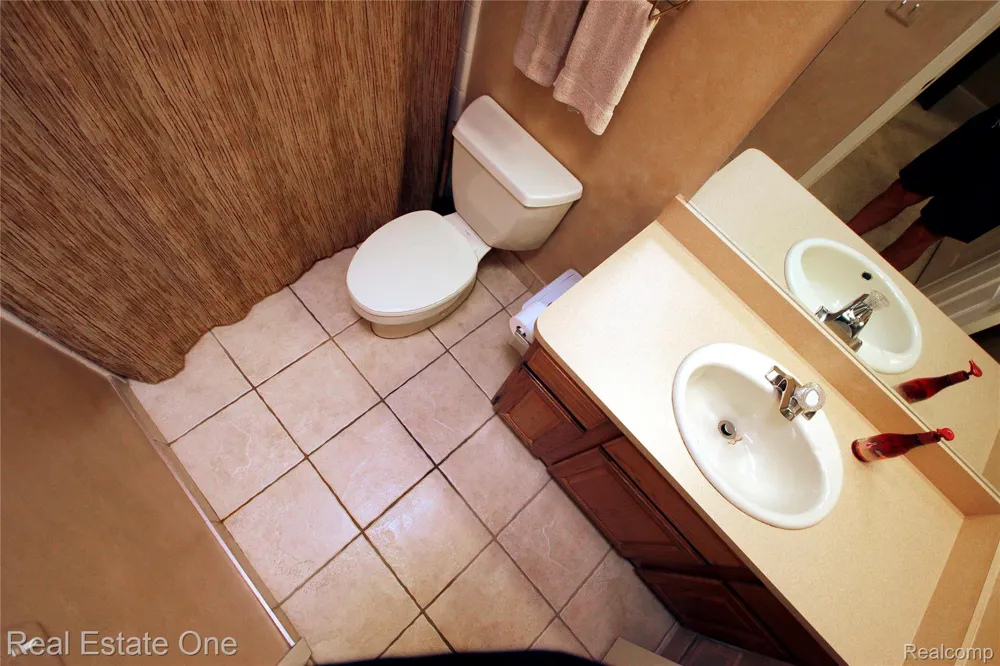 1227 Valley Circle Rochester Hills City, MI 48309