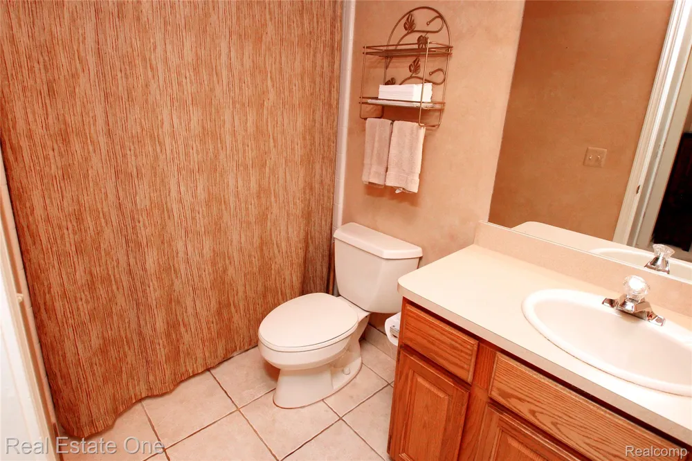 1227 Valley Circle Rochester Hills City, MI 48309