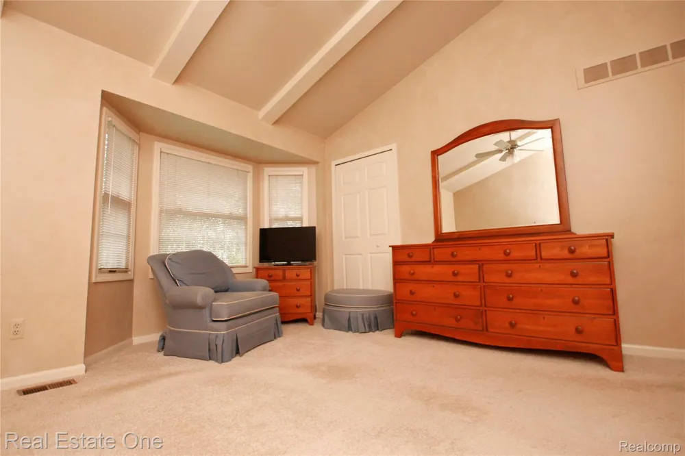 1227 Valley Circle Rochester Hills City, MI 48309