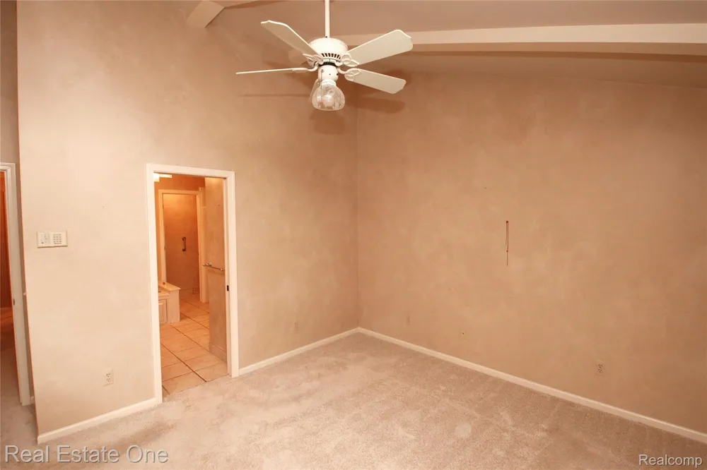 1227 Valley Circle Rochester Hills City, MI 48309
