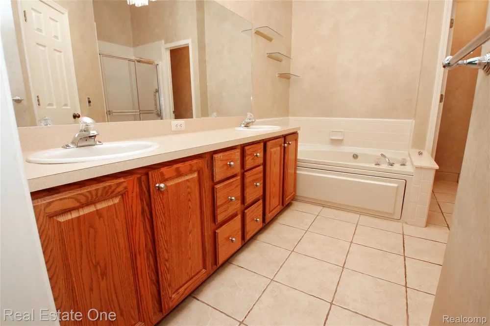 1227 Valley Circle Rochester Hills City, MI 48309