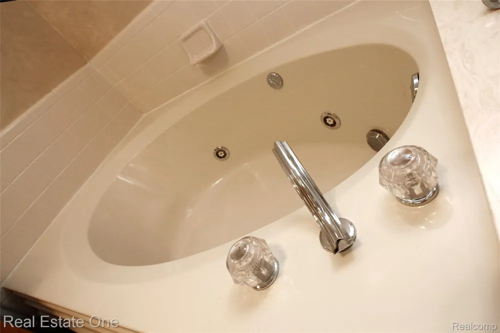 1227 Valley Circle Rochester Hills City, MI 48309