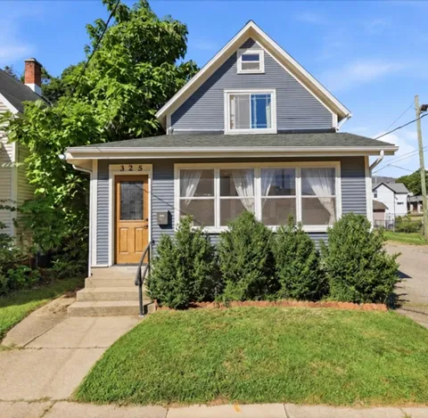 325 Grand Avenue NE