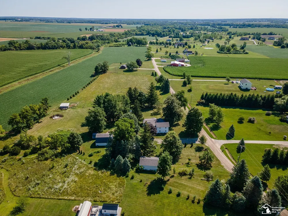 18318 Kent Road Dundee Township, MI 48131