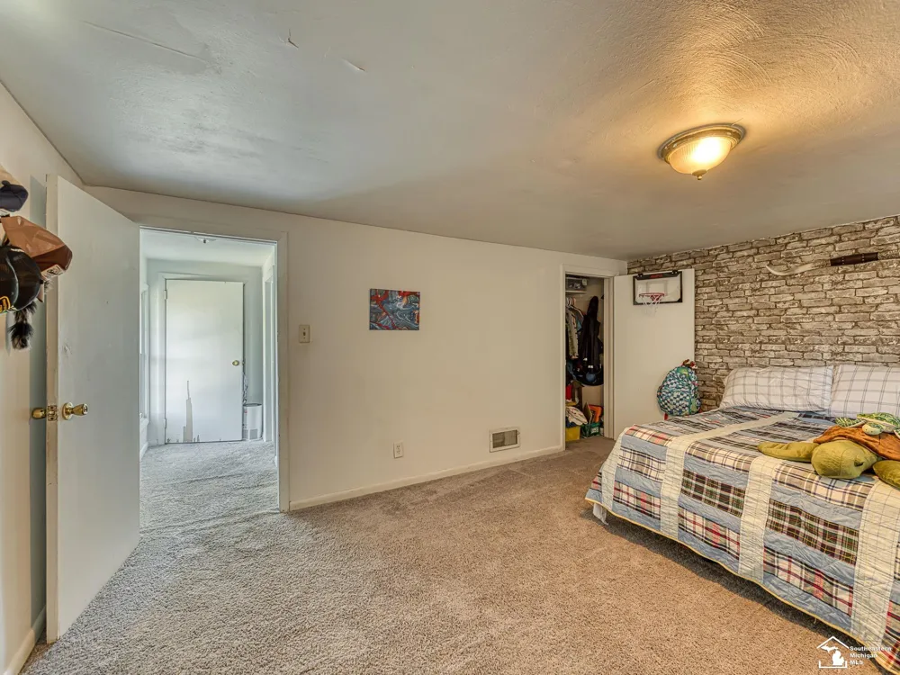 18318 Kent Road Dundee Township, MI 48131