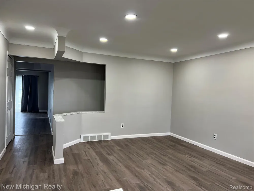 32403 LANCASTER DRIVE Warren City, MI 48088