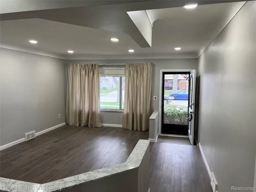 32403 LANCASTER DRIVE Warren City, MI 48088