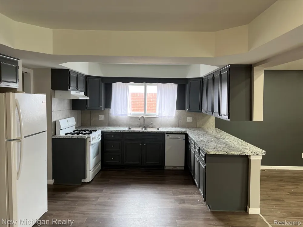 32403 LANCASTER DRIVE Warren City, MI 48088