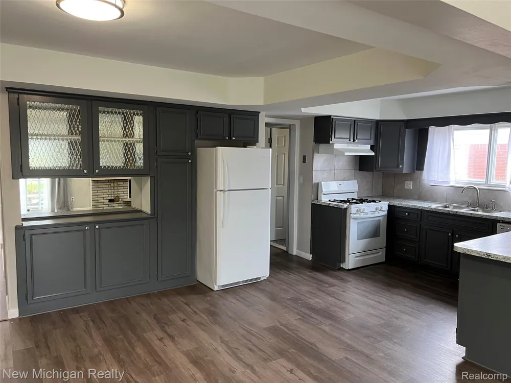 32403 LANCASTER DRIVE Warren City, MI 48088
