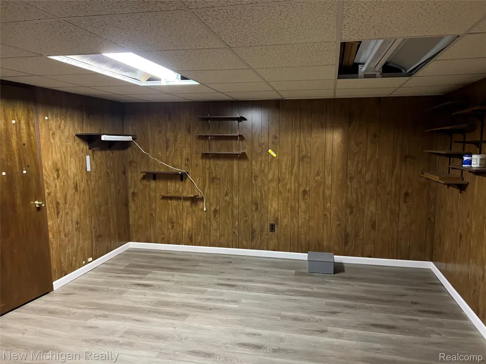 32403 LANCASTER DRIVE Warren City, MI 48088