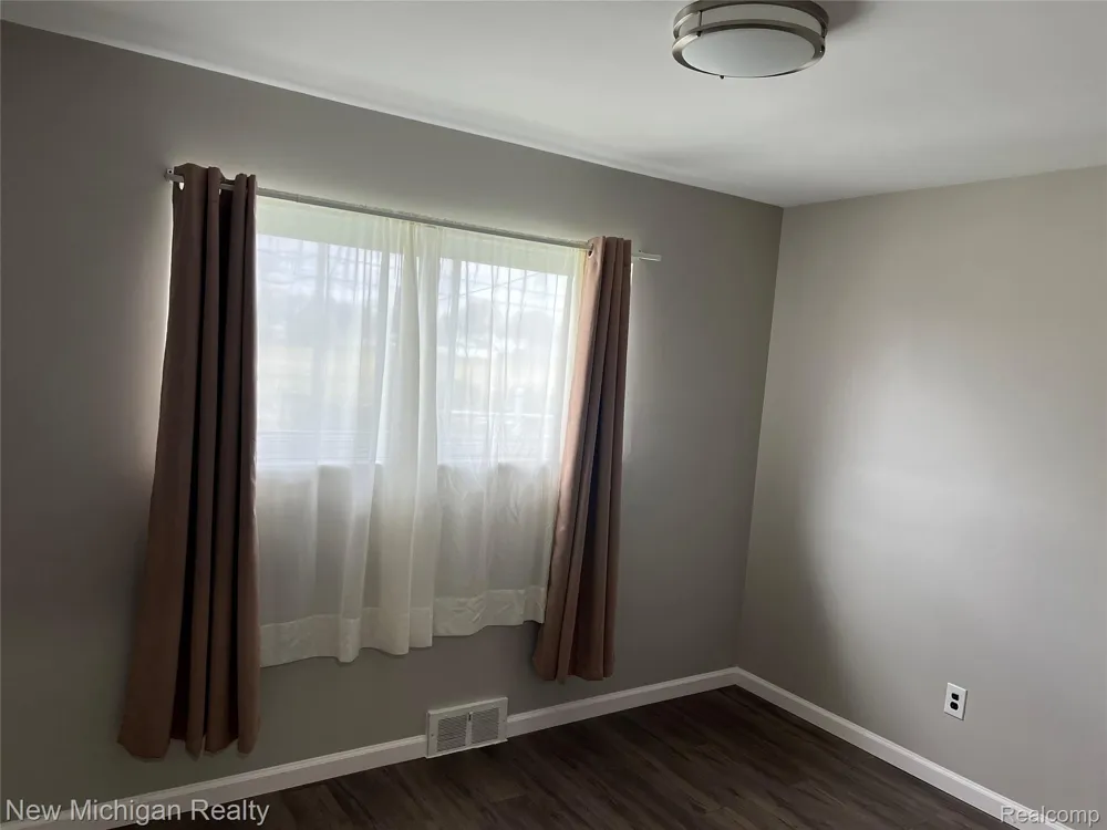 32403 LANCASTER DRIVE Warren City, MI 48088