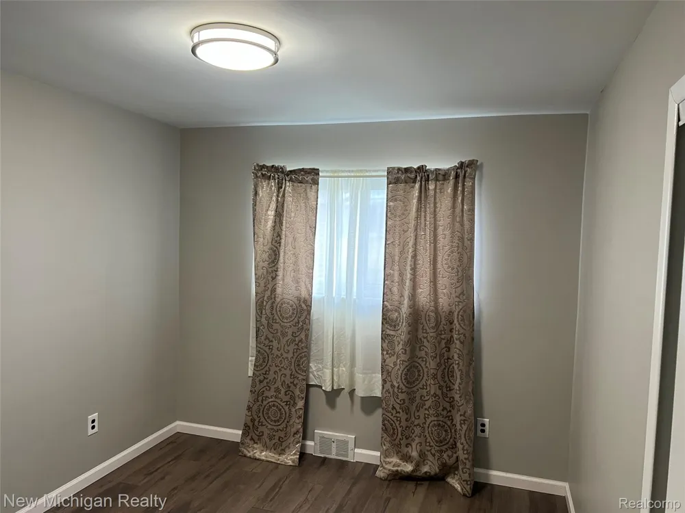 32403 LANCASTER DRIVE Warren City, MI 48088