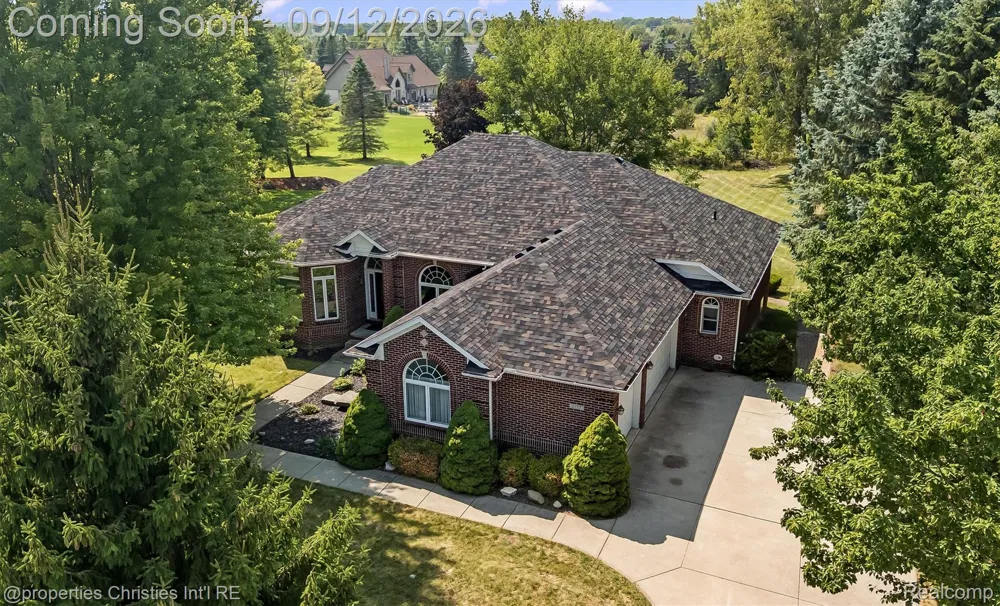 1132 Wood Trail Oxford Charter Township, MI 48371