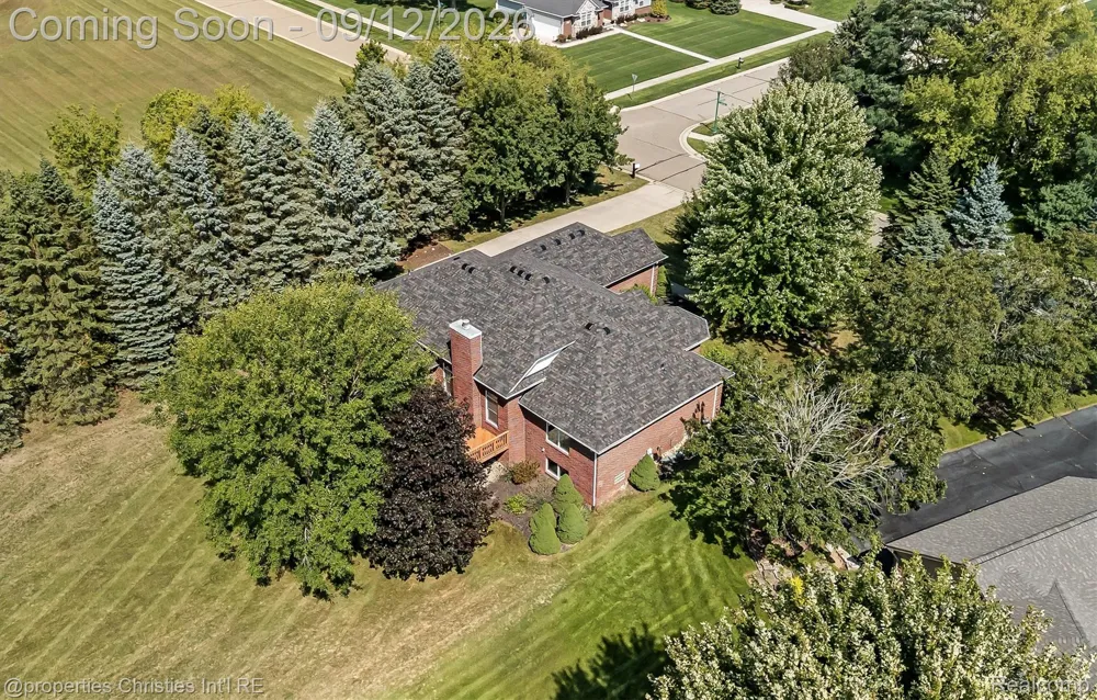 1132 Wood Trail Oxford Charter Township, MI 48371