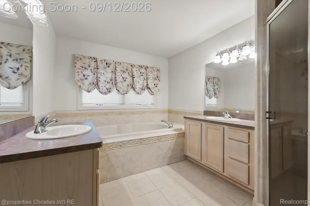 1132 Wood Trail Oxford Charter Township, MI 48371
