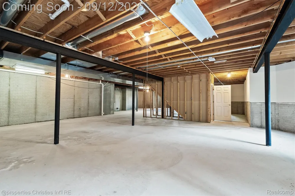 1132 Wood Trail Oxford Charter Township, MI 48371
