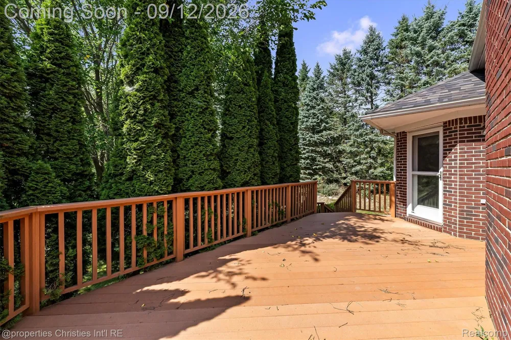 1132 Wood Trail Oxford Charter Township, MI 48371