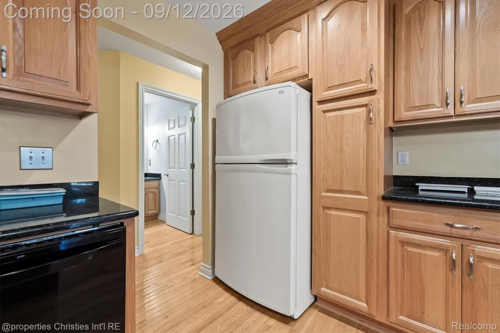 1132 Wood Trail Oxford Charter Township, MI 48371