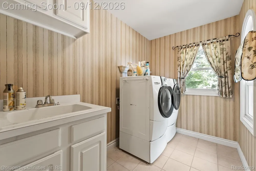 1132 Wood Trail Oxford Charter Township, MI 48371