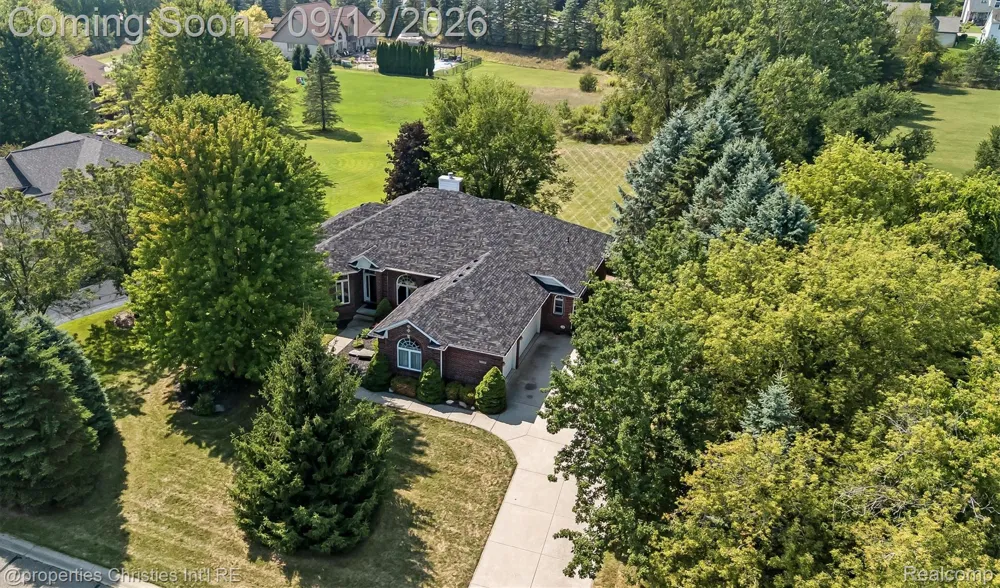 1132 Wood Trail Oxford Charter Township, MI 48371