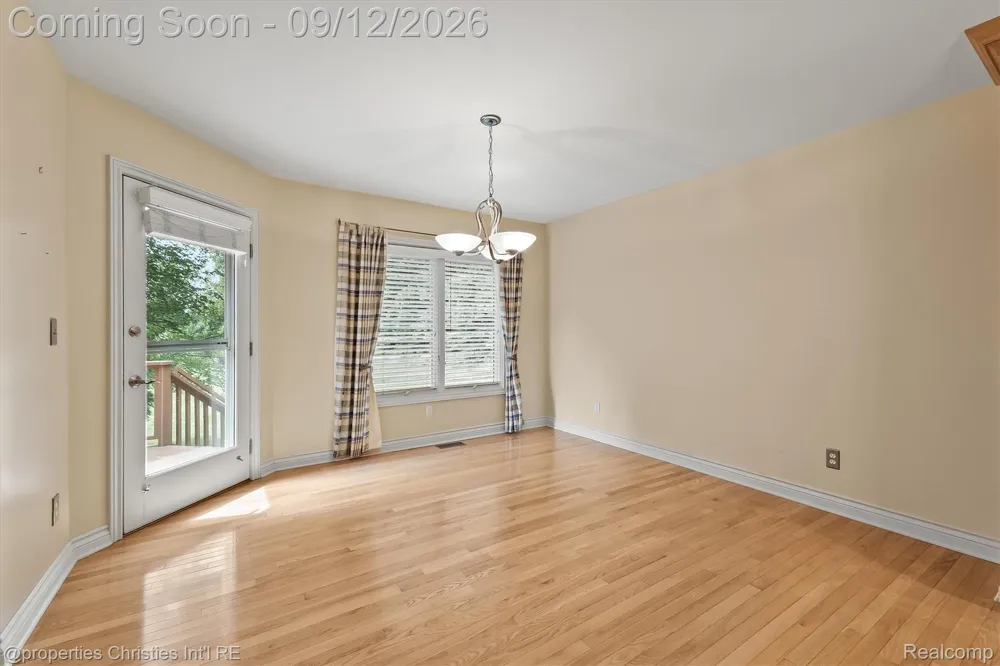 1132 Wood Trail Oxford Charter Township, MI 48371