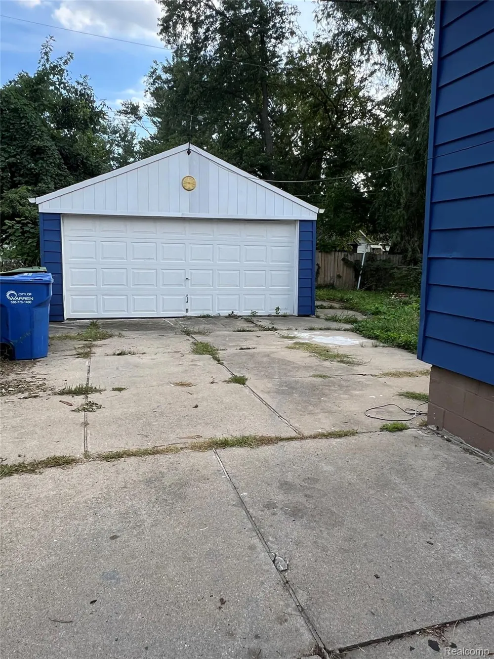 7252 Packard Avenue Warren City, MI 48091