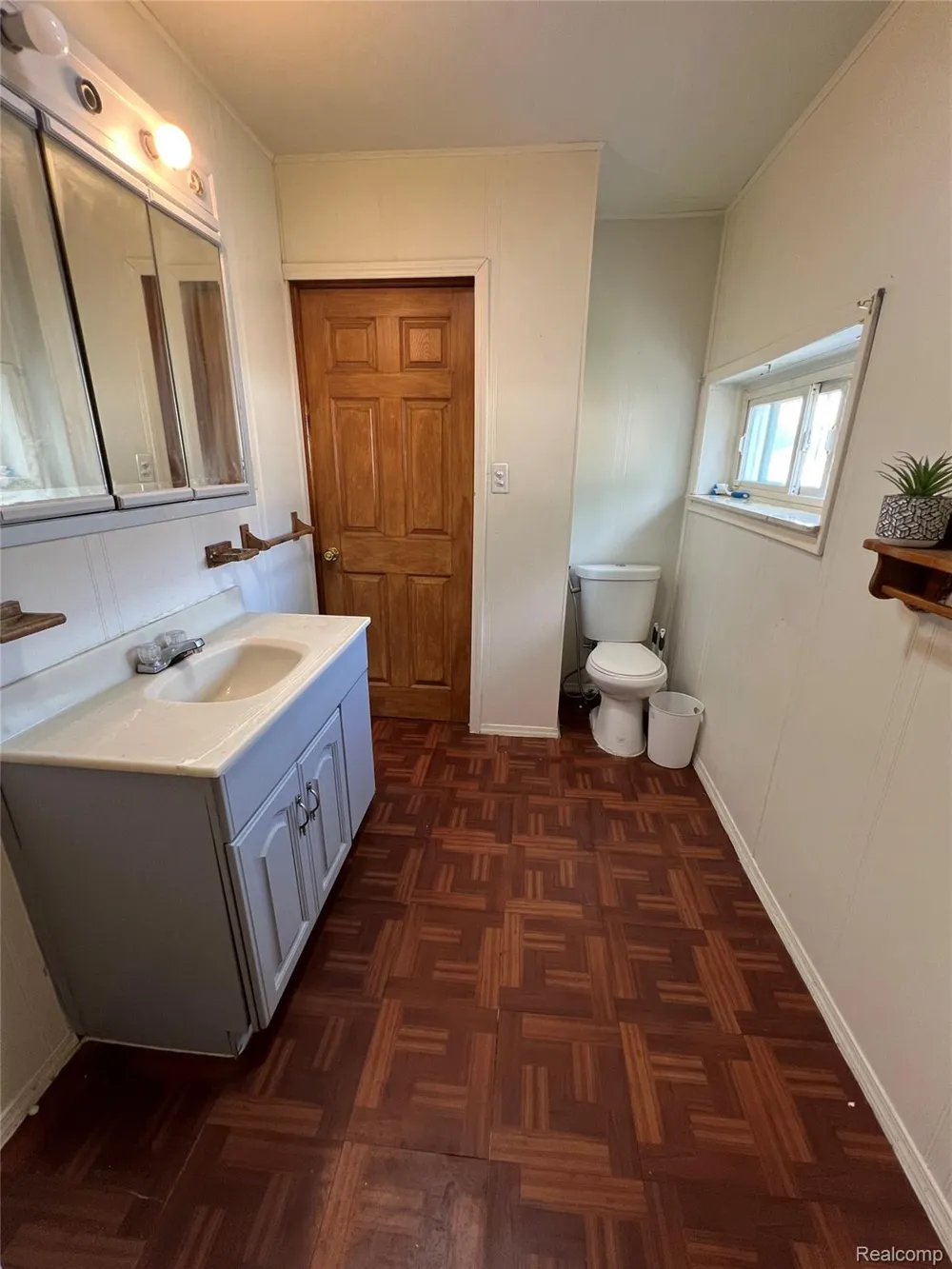 7252 Packard Avenue Warren City, MI 48091
