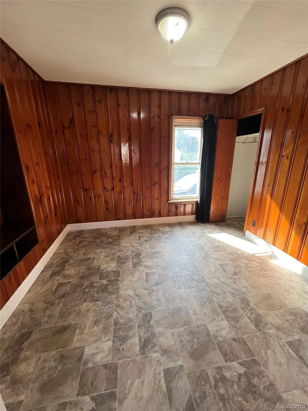 7252 Packard Avenue Warren City, MI 48091