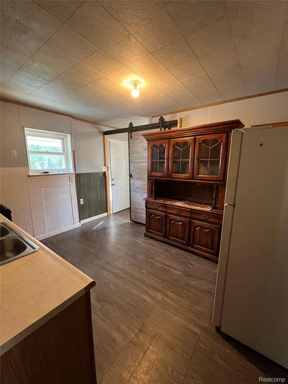 7252 Packard Avenue Warren City, MI 48091