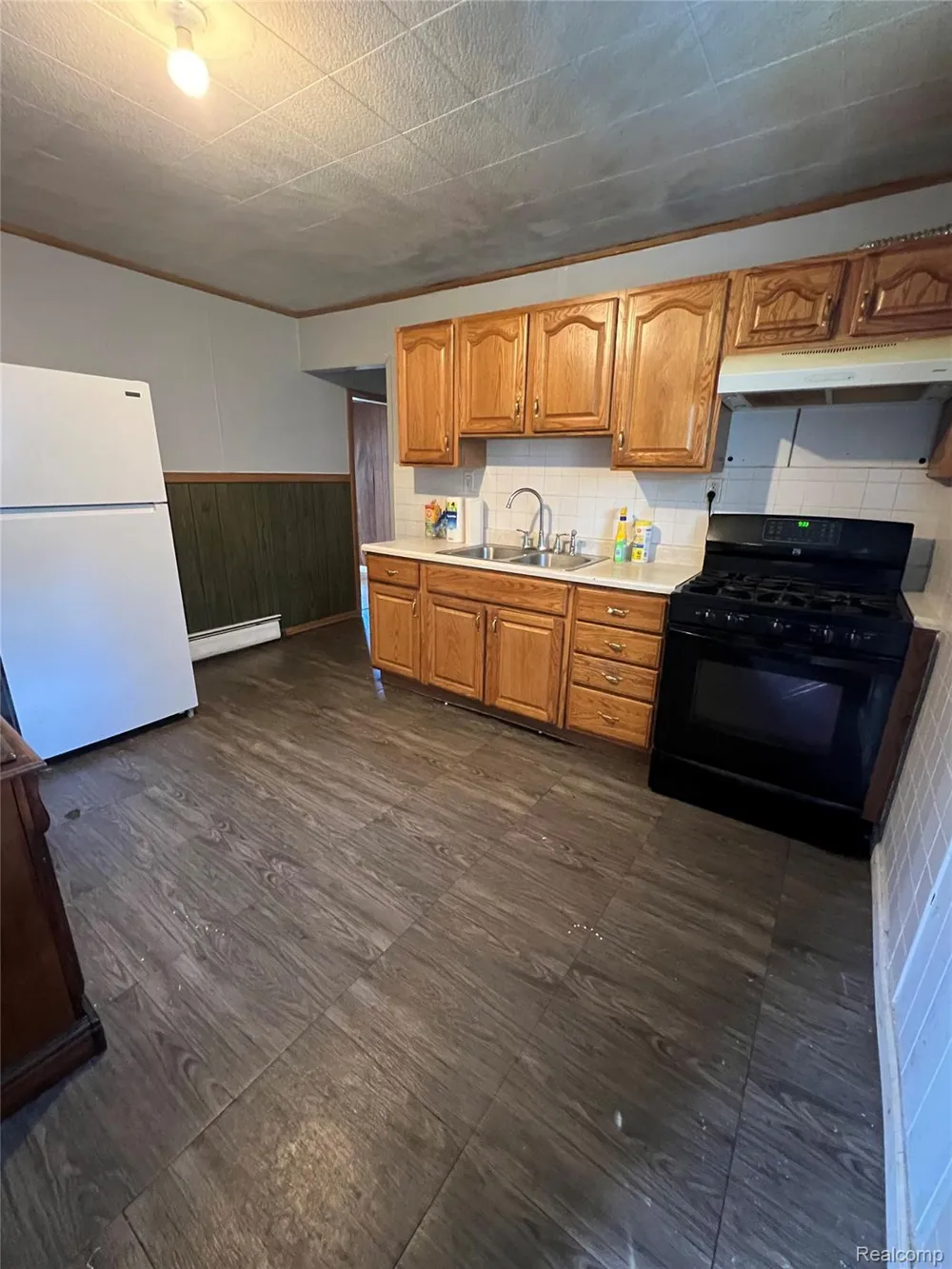 7252 Packard Avenue Warren City, MI 48091