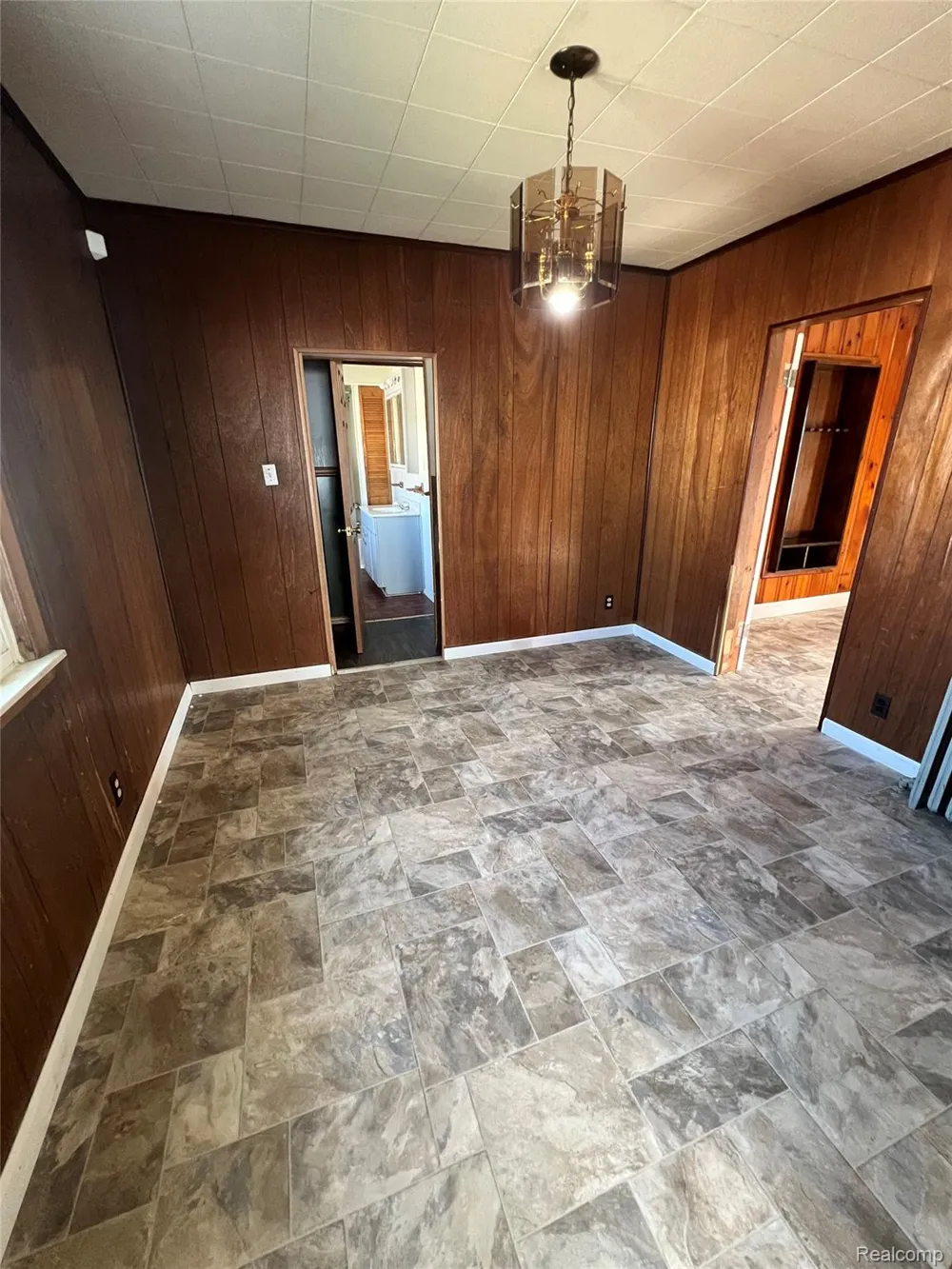 7252 Packard Avenue Warren City, MI 48091