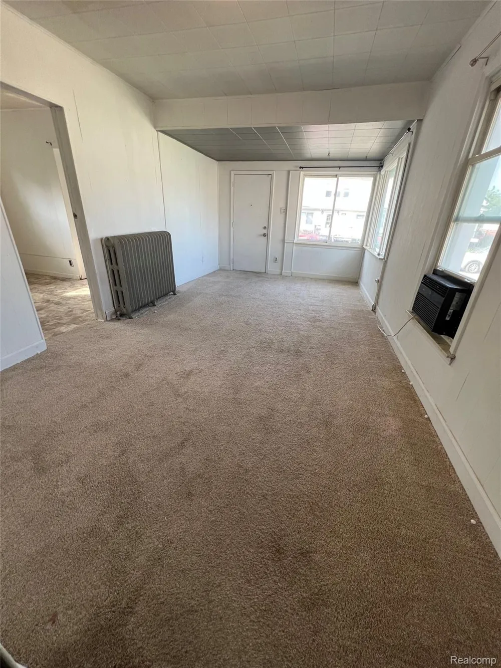 7252 Packard Avenue Warren City, MI 48091