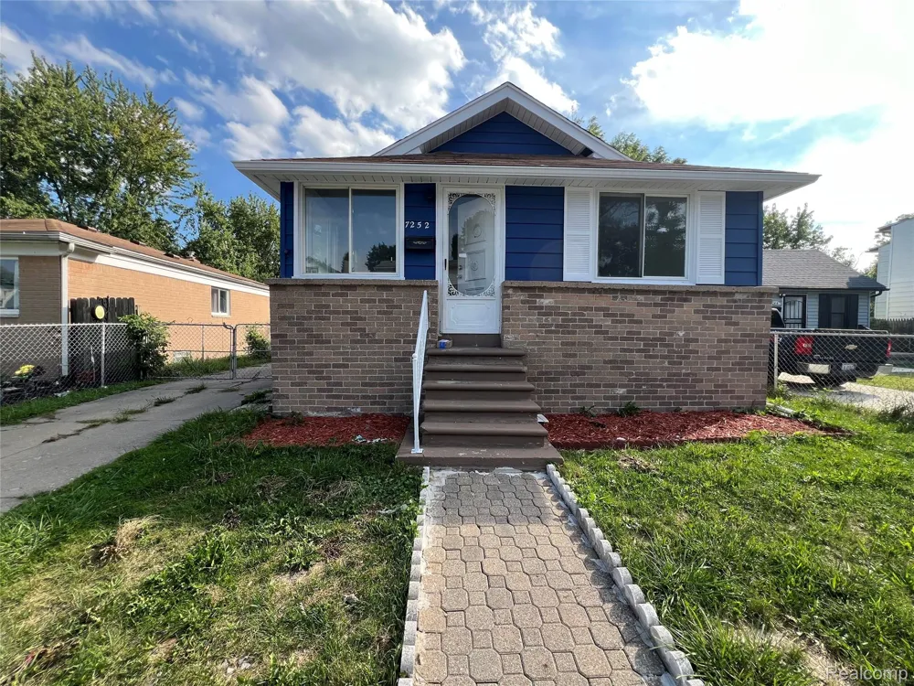 7252 Packard Avenue Warren City, MI 48091