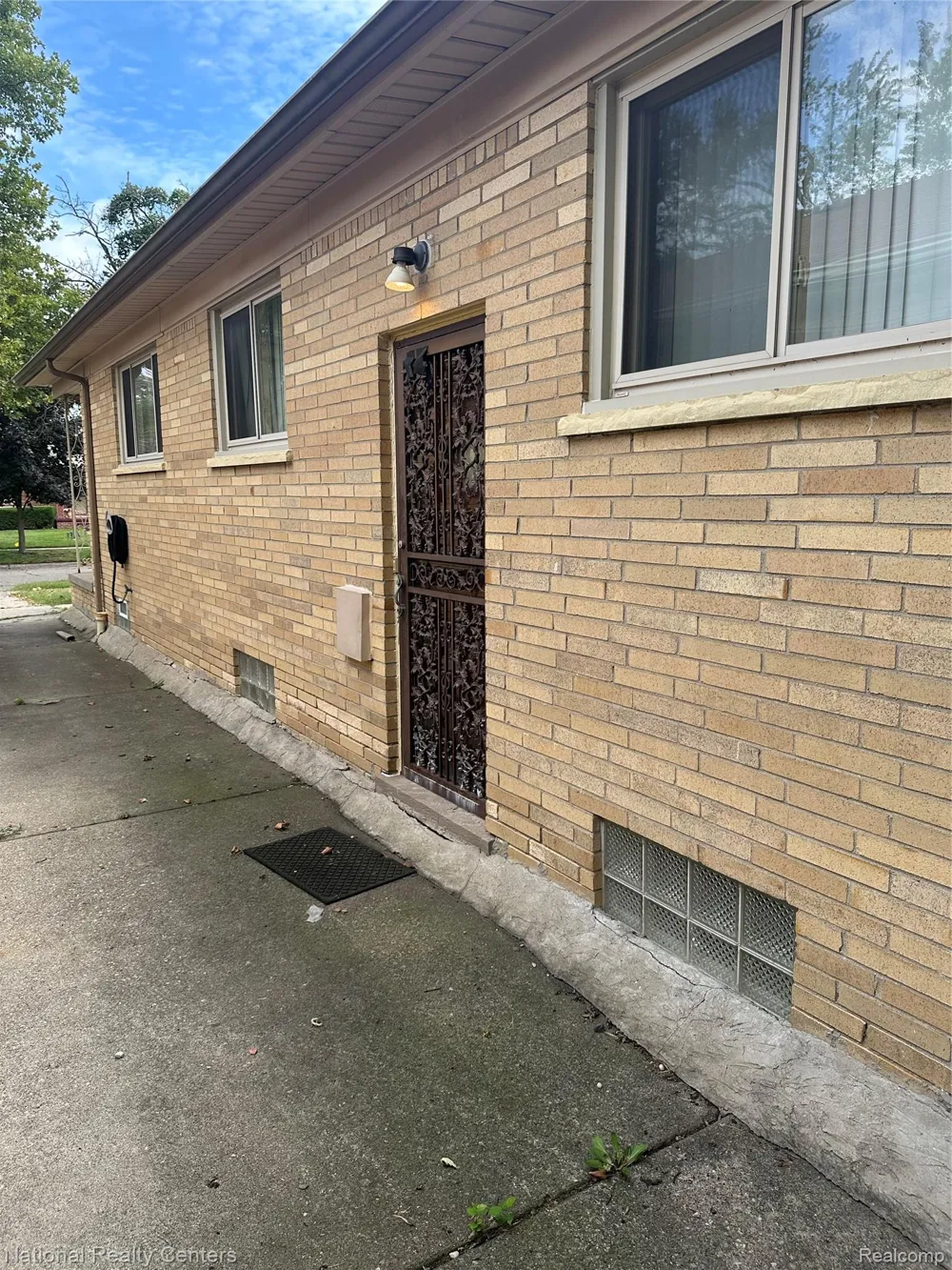 24051 Berkley Street Oak Park City, MI 48237
