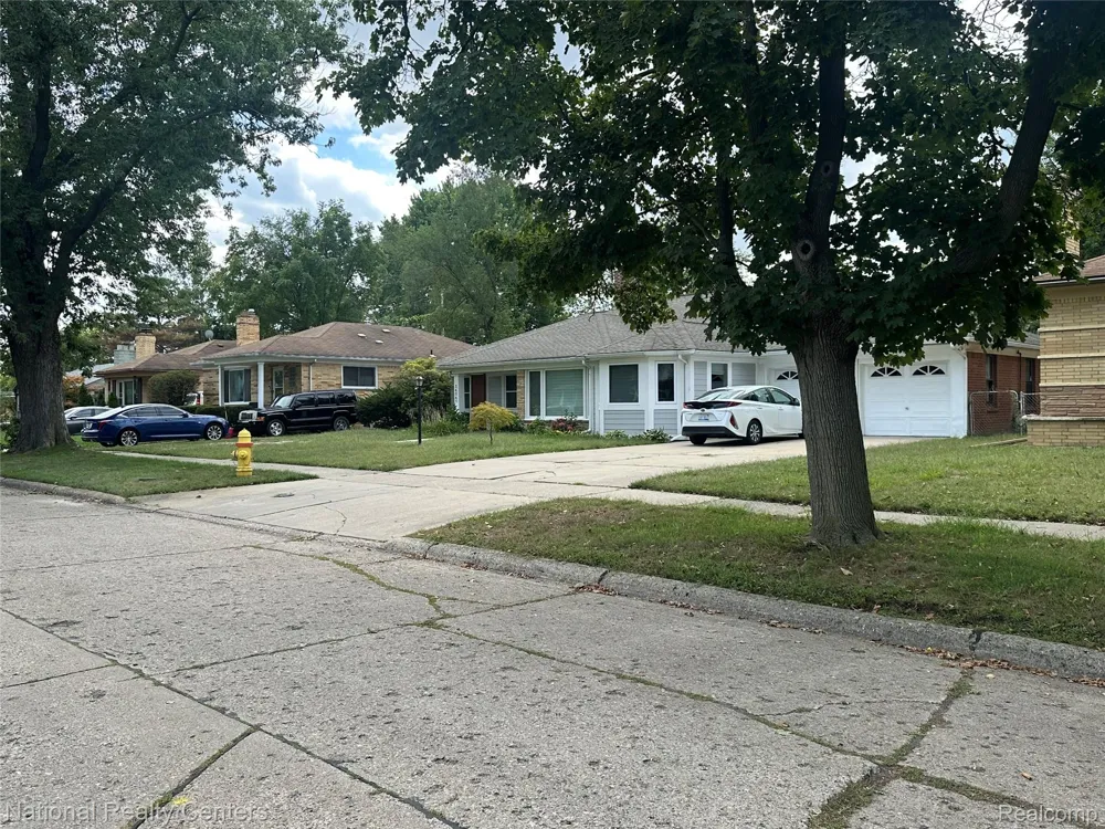 24051 Berkley Street Oak Park City, MI 48237