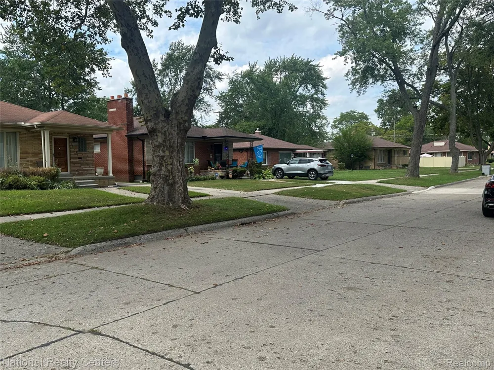 24051 Berkley Street Oak Park City, MI 48237