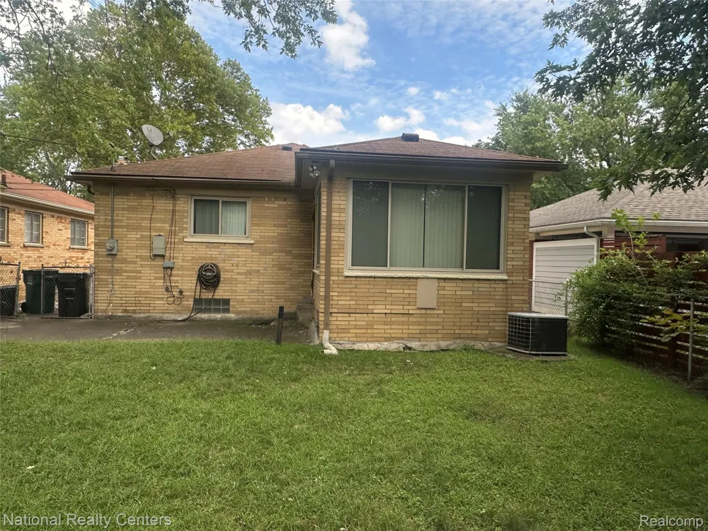 24051 Berkley Street Oak Park City, MI 48237