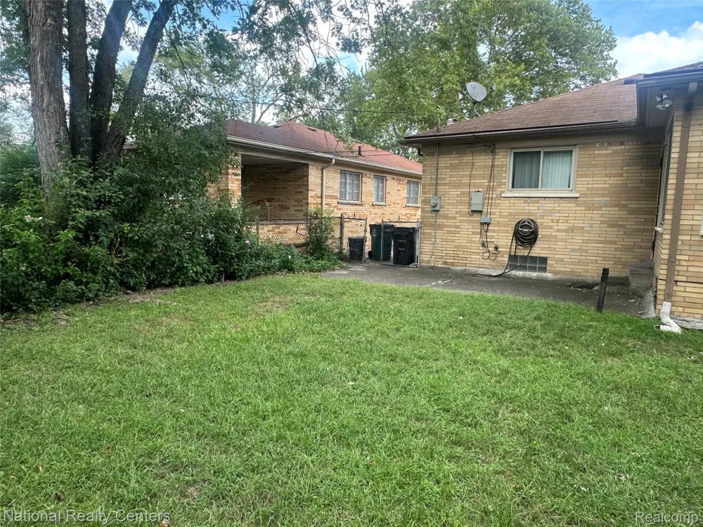 24051 Berkley Street Oak Park City, MI 48237