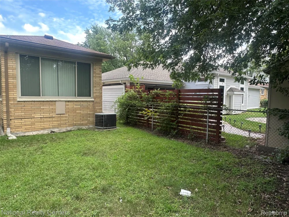 24051 Berkley Street Oak Park City, MI 48237