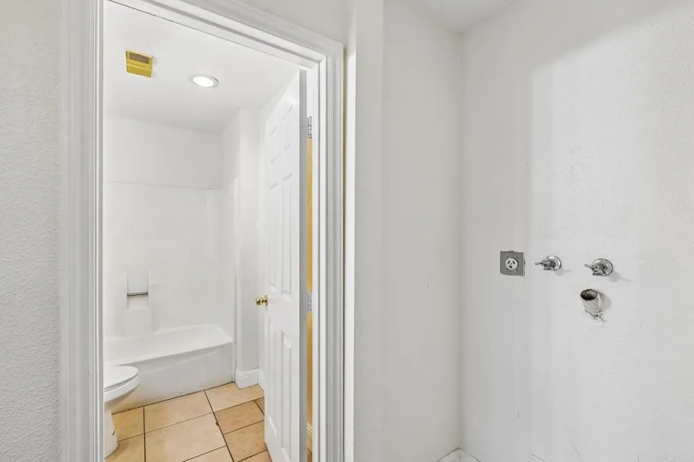 4041 Oakcrest Drive #303 San Diego, CA 92105