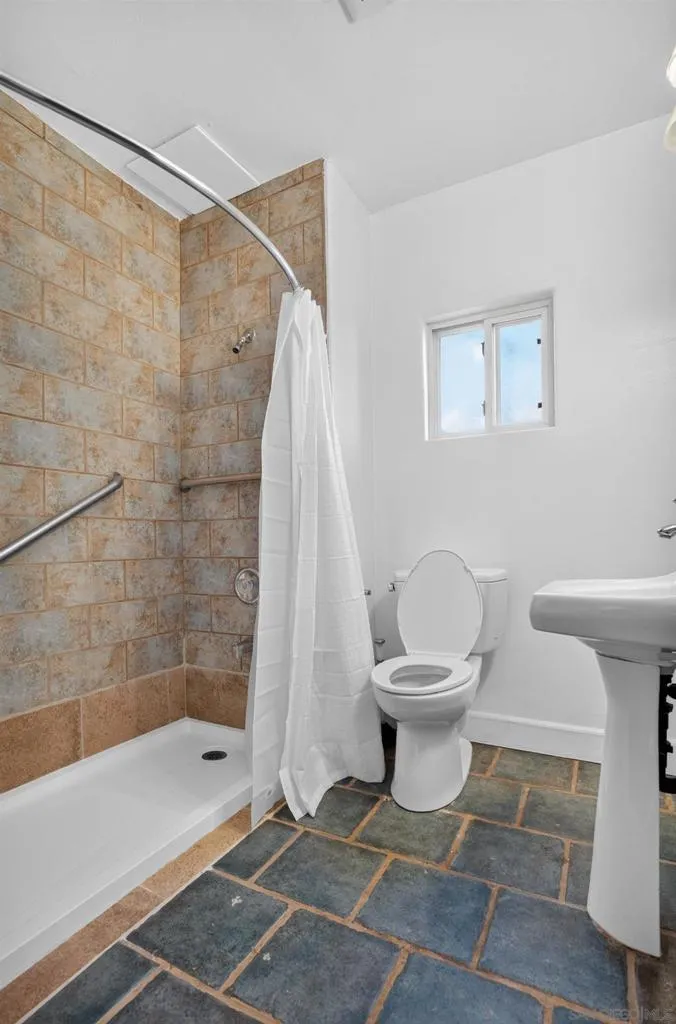 3739 1St San Diego, CA 92103