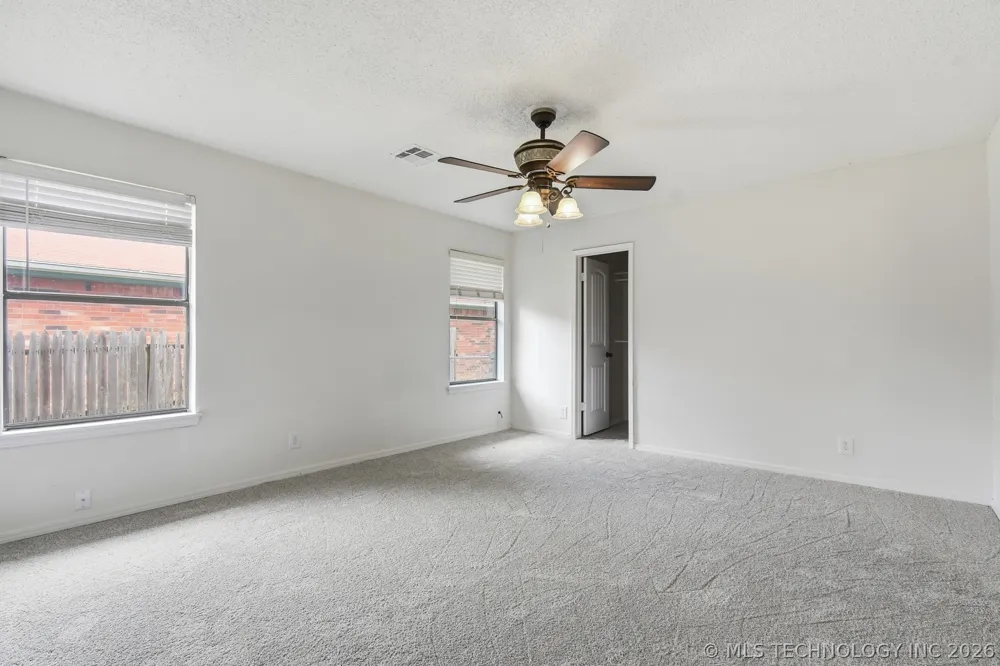 2633 W Dallas Street Broken Arrow, OK 74012