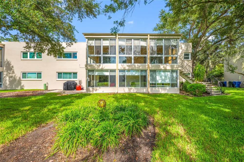 16 COUNTRY CLUB DRIVE #16 Largo, FL 33771